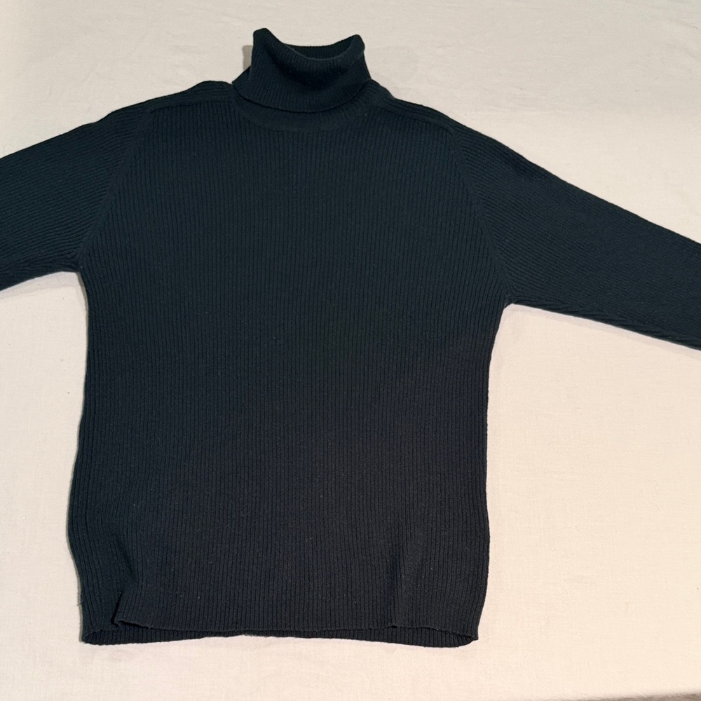 Women’s soft lambswool Green turtleneck sweater